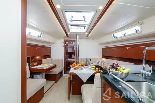 Hanse 415 - Yacht Charter Sailica