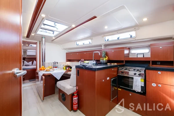 Hanse 415 - Yacht Charter Sailica