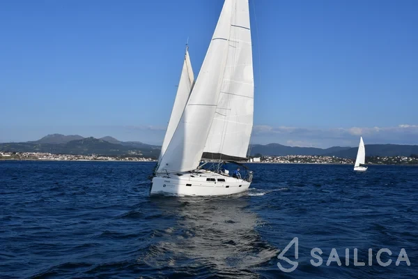Hanse 415 - Yacht Charter Sailica