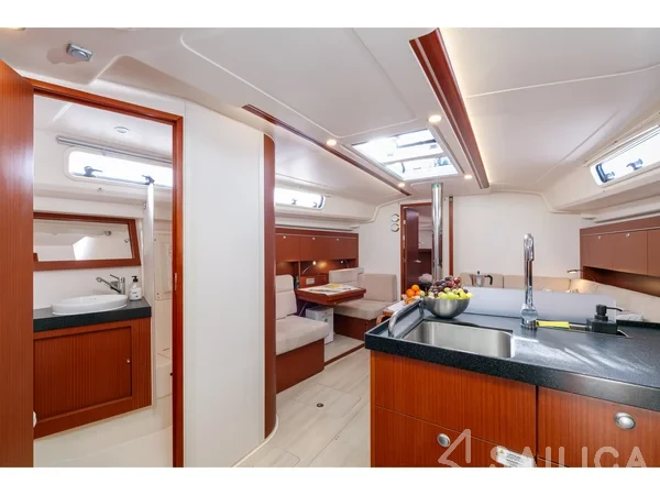 Hanse 415 - Yacht Charter Sailica