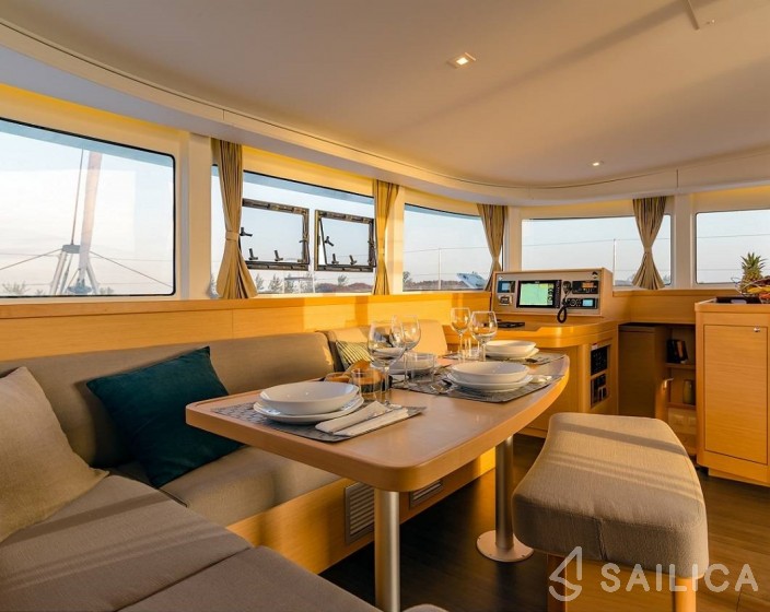 Lagoon 42 - Yacht Charter Sailica