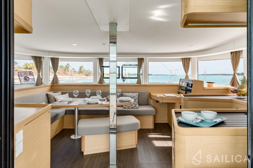 Lagoon 42 - Yacht Charter Sailica