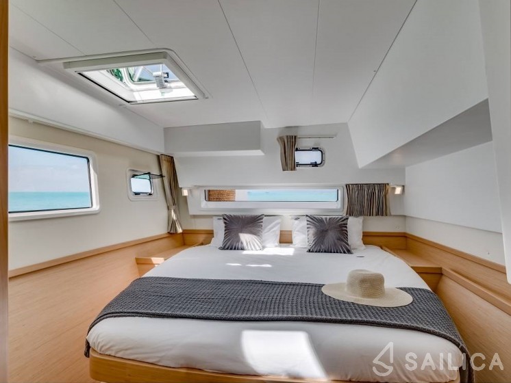 Lagoon 42 - Yacht Charter Sailica