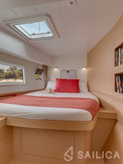 Lagoon 42 - Yacht Charter Sailica