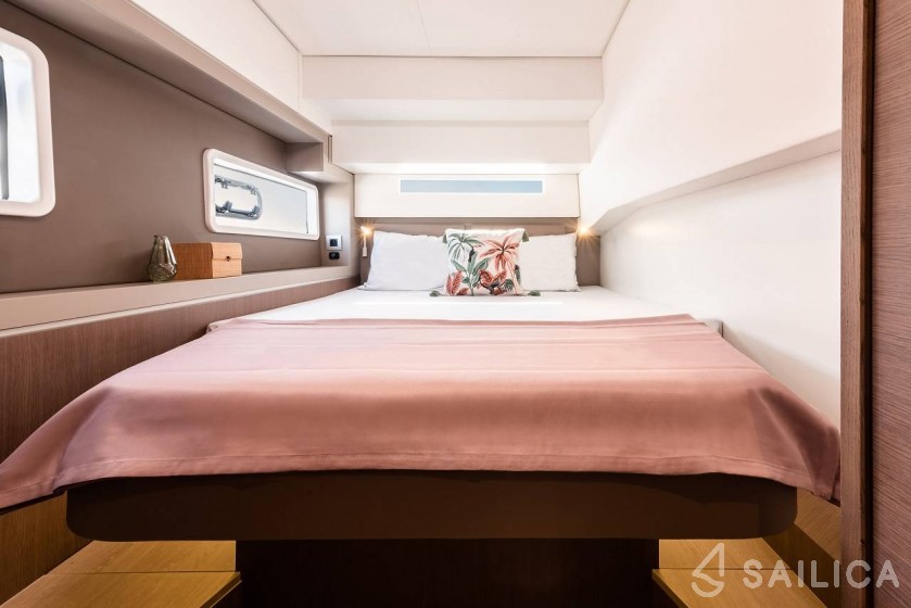 Bali 4.2 - Yacht Charter Sailica