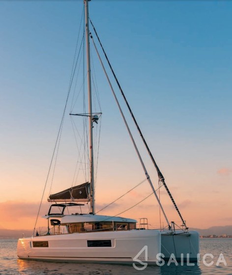 Lagoon 40 - Yacht Charter Sailica