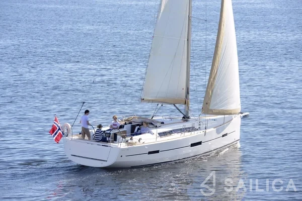 Dufour 412 GL - Yacht Charter Sailica