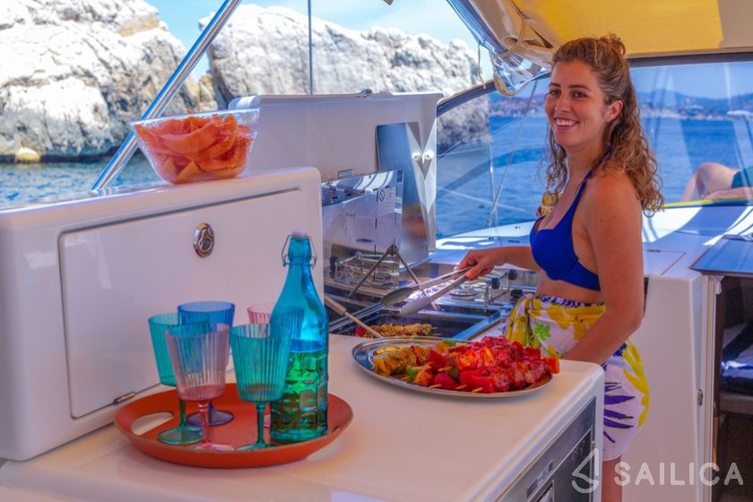 Sun Loft 47 - Yacht Charter Sailica