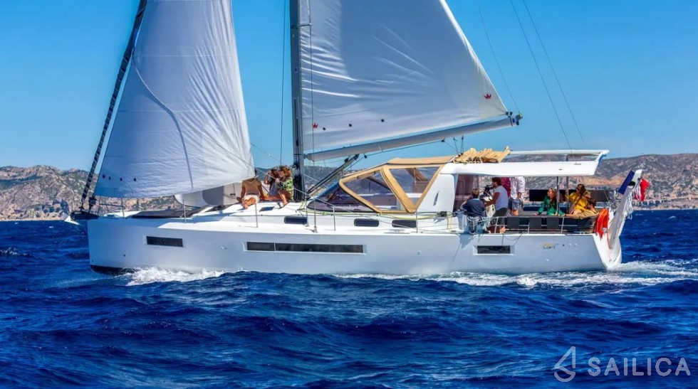 Sun Loft 47 - Yacht Charter Sailica