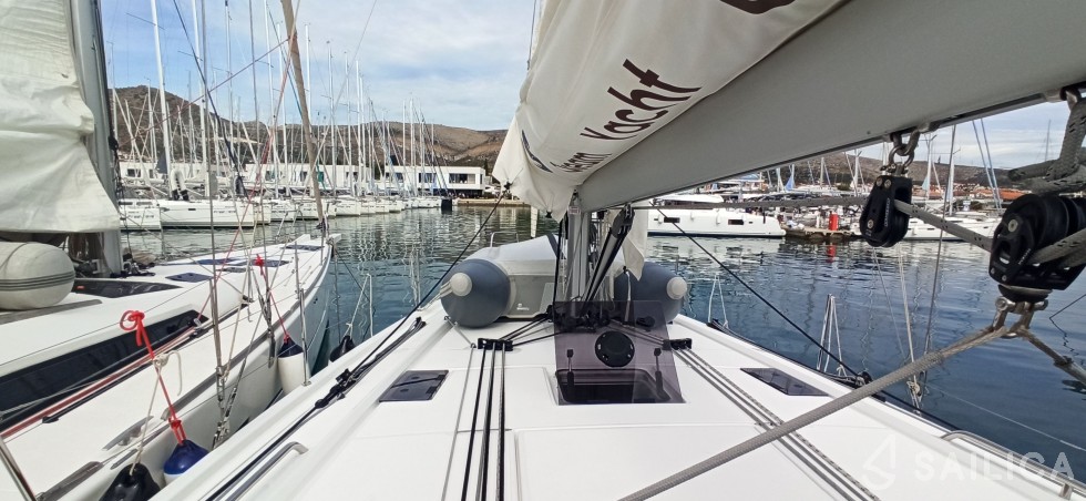 Oceanis 40.1 - Yacht Charter Sailica