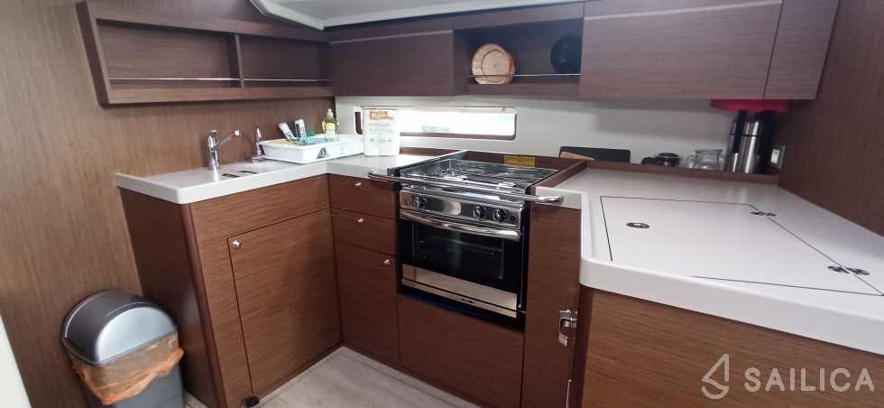 Oceanis 40.1 - Yacht Charter Sailica