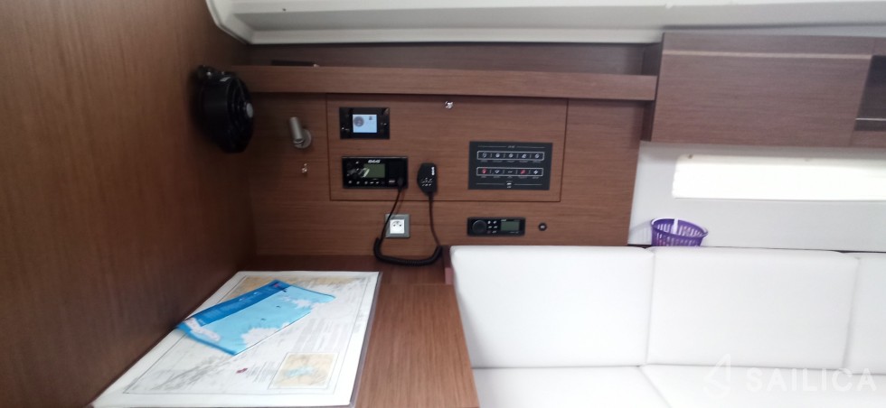 Oceanis 40.1 - Yacht Charter Sailica
