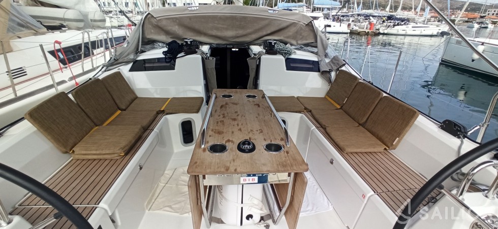 Oceanis 40.1 - Yacht Charter Sailica