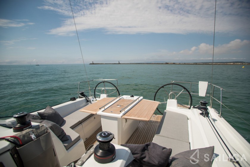 Oceanis 40.1 - Yacht Charter Sailica