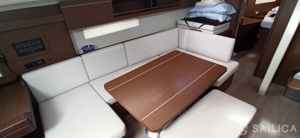 Oceanis 40.1 - Yacht Charter Sailica