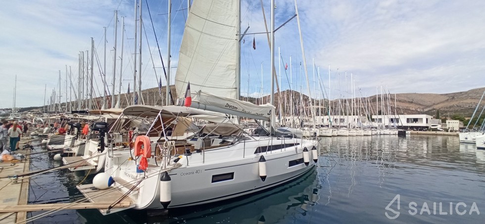 Oceanis 40.1 - Yacht Charter Sailica