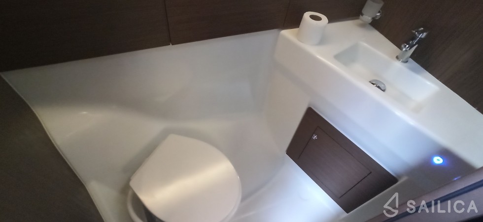 Oceanis 40.1 - Yacht Charter Sailica