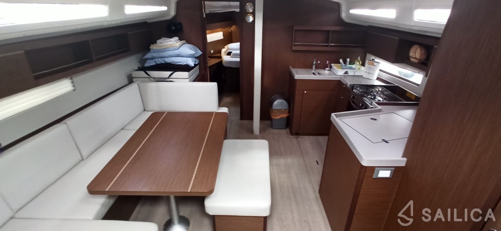 Oceanis 40.1 - Yacht Charter Sailica