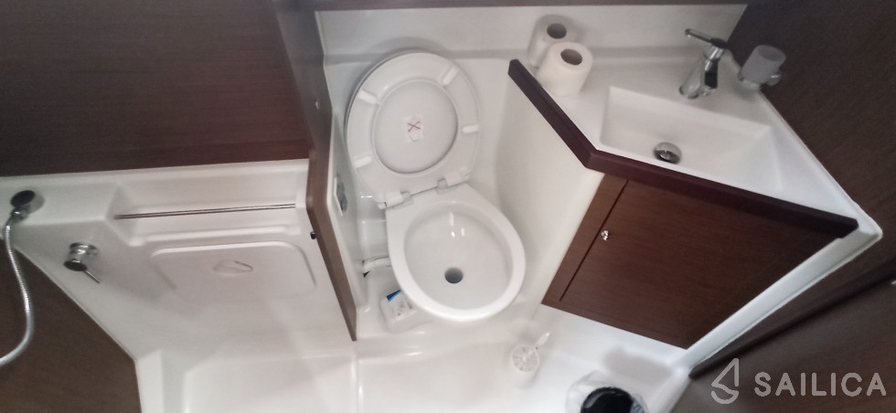 Oceanis 40.1 - Yacht Charter Sailica