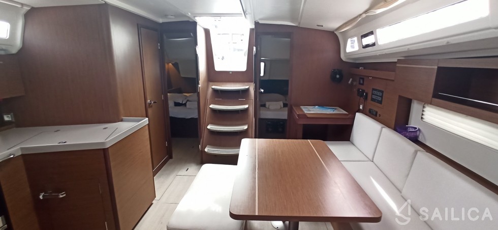 Oceanis 40.1 - Yacht Charter Sailica