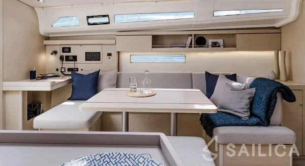 Oceanis 40.1 - Yacht Charter Sailica
