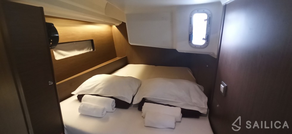 Oceanis 40.1 - Yacht Charter Sailica