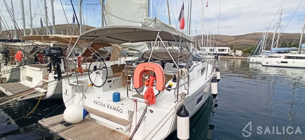 Oceanis 40.1 - Yacht Charter Sailica