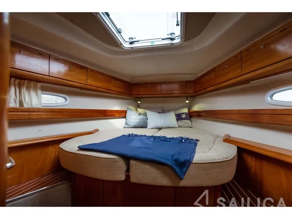 Bavaria 44 Vision - Yacht Charter Sailica