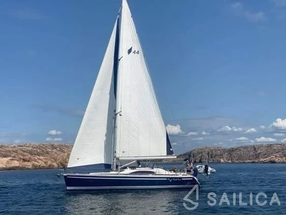 Bavaria 44 Vision - Yacht Charter Sailica