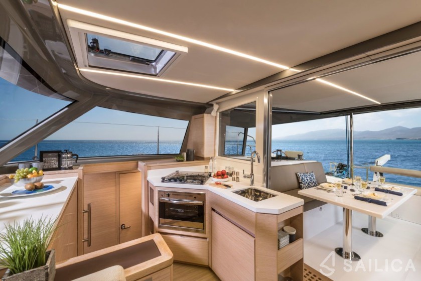 Nautitech 40 open NEW - 4 + 2 cab. - Yacht Charter Sailica