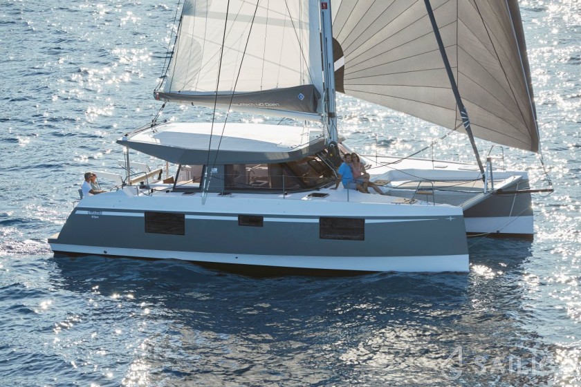 Nautitech 40 open NEW - 4 + 2 cab. - Yacht Charter Sailica