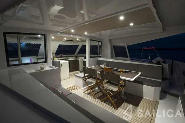 Nautitech 40 open NEW - 4 + 2 cab. - Yacht Charter Sailica