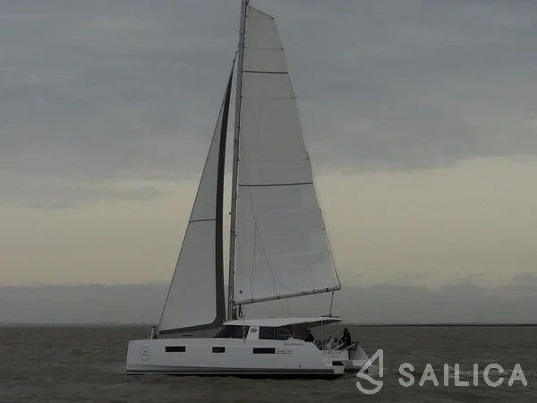 Nautitech 40 open NEW - 4 + 2 cab. - Yacht Charter Sailica
