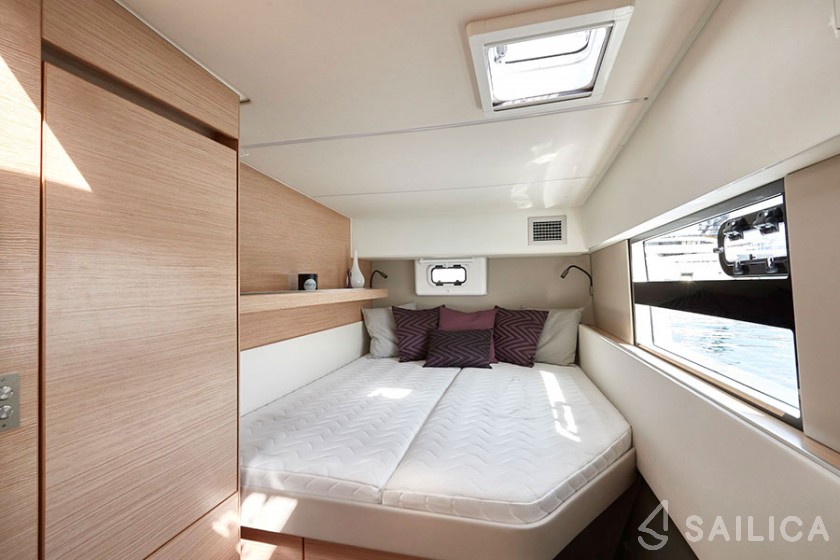 Nautitech 40 open NEW - 4 + 2 cab. - Yacht Charter Sailica