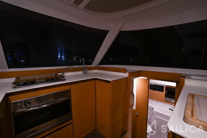 Nautitech 40 open NEW - 4 + 2 cab. - Yacht Charter Sailica