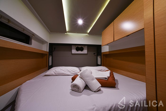 Nautitech 40 open NEW - 4 + 2 cab. - Yacht Charter Sailica
