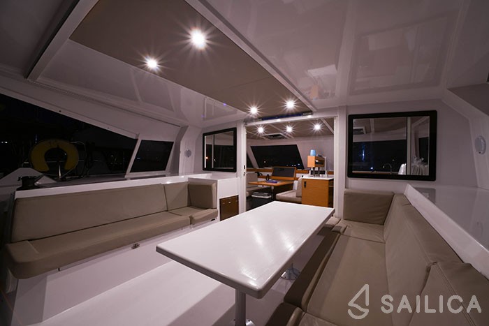 Nautitech 40 open NEW - 4 + 2 cab. - Yacht Charter Sailica