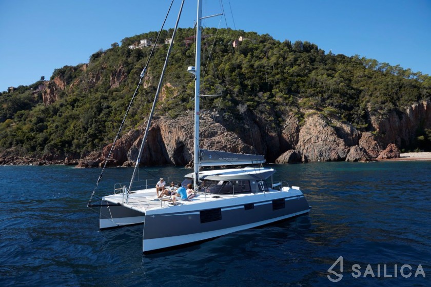 Nautitech 40 open NEW - 4 + 2 cab. - Yacht Charter Sailica
