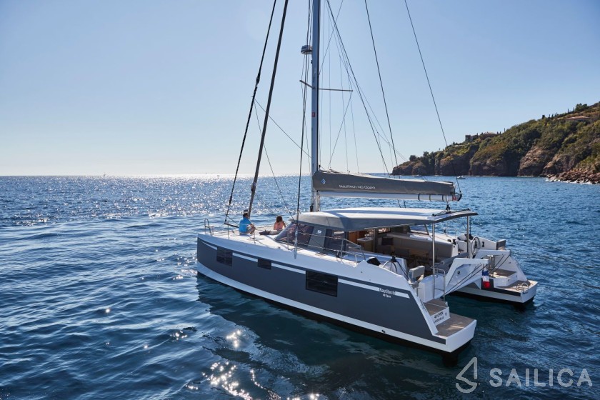 Nautitech 40 open NEW - 4 + 2 cab. - Yacht Charter Sailica