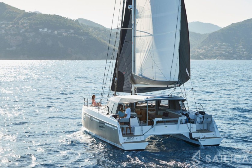 Nautitech 40 open NEW - 4 + 2 cab. - Yacht Charter Sailica