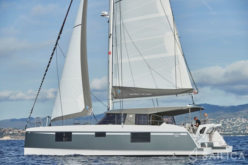 Nautitech 40 open NEW - 4 + 2 cab. - Yacht Charter Sailica