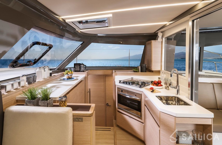 Nautitech 40 open NEW - 4 + 2 cab. - Yacht Charter Sailica
