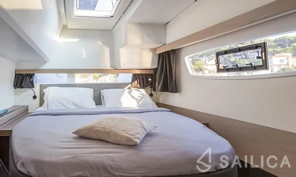 Isla 40 - Yacht Charter Sailica