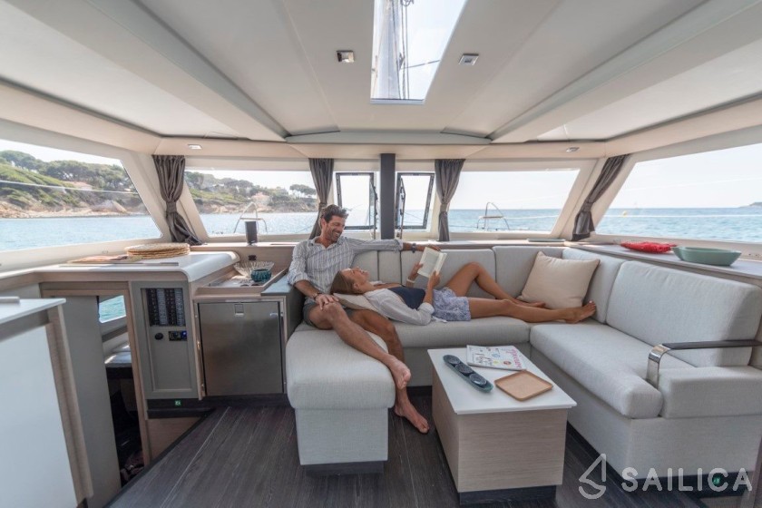 Isla 40 - Yacht Charter Sailica