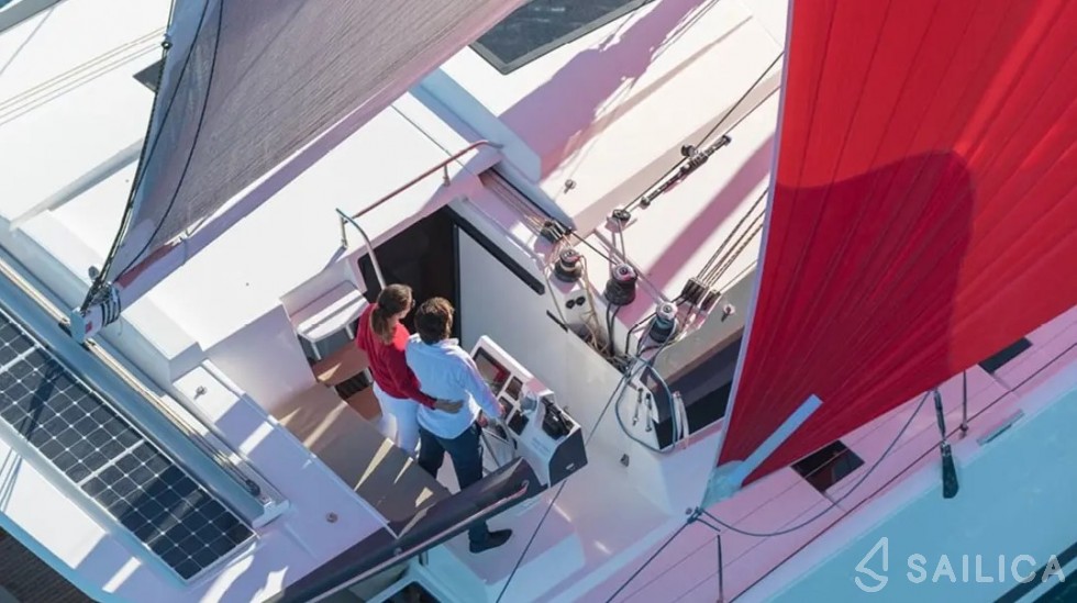 Astréa 42 - Yacht Charter Sailica