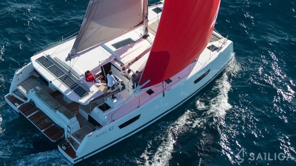 Astréa 42 - Yacht Charter Sailica