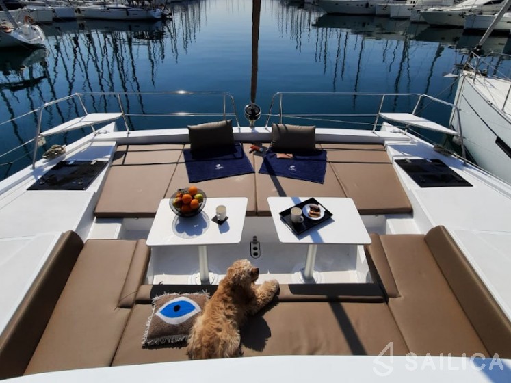 Bali 4.1 - Yacht Charter Sailica
