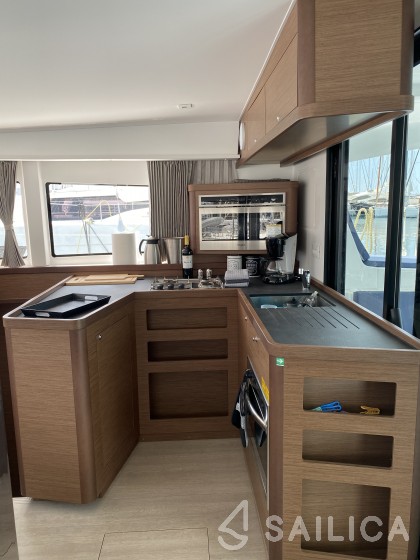 Lagoon 42 - Yacht Charter Sailica