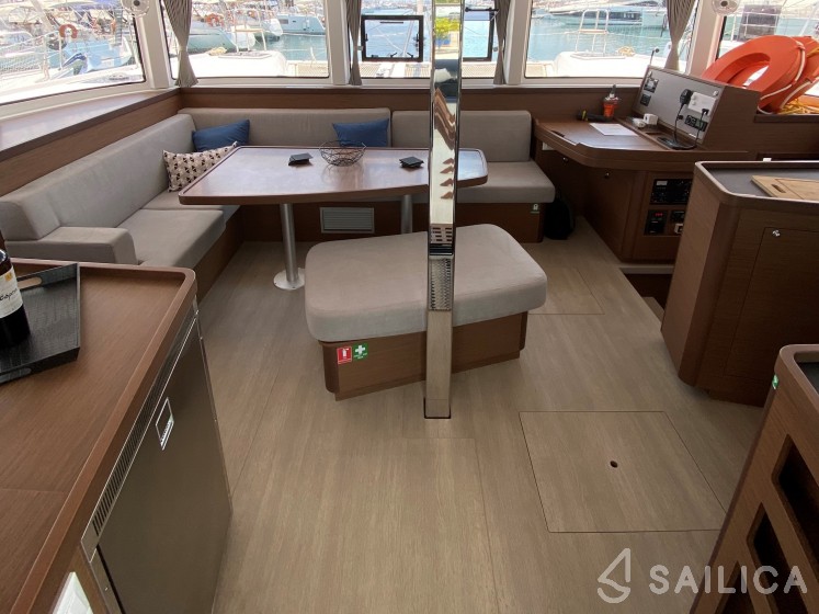 Lagoon 42 - Yacht Charter Sailica