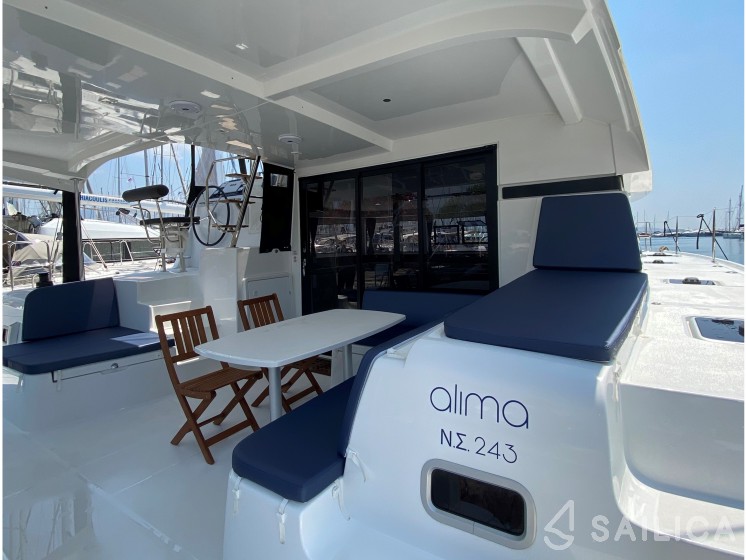 Lagoon 42 - Yacht Charter Sailica